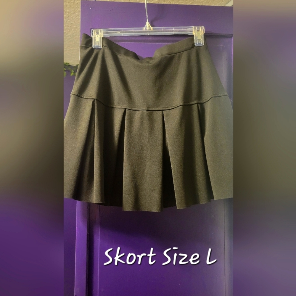 Pleated skort